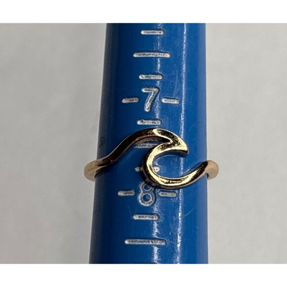 Goldtone Wave Design Band Ring Size 7.75 Minimalist Simple - Picture 1 of 3
